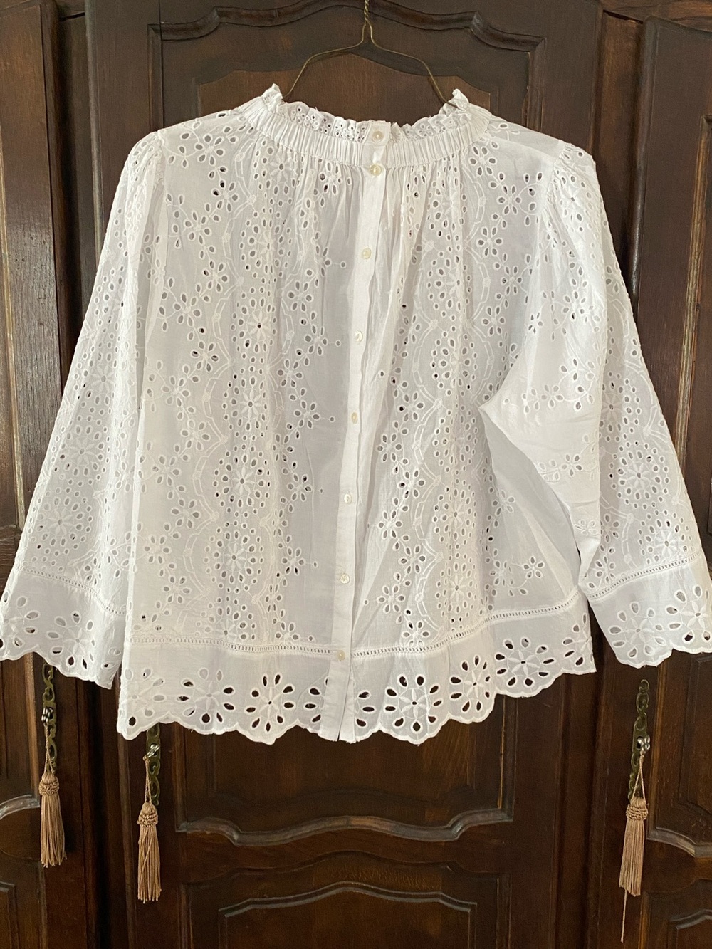 White eyelet 100% cotton button back blouse XL NWOT bust apx 25” - Picture 3 of 3